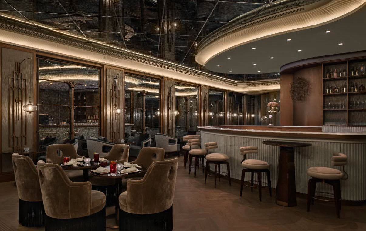 Isabil Mayfair restaurant — velvet bar lounge with mirrored ceiling